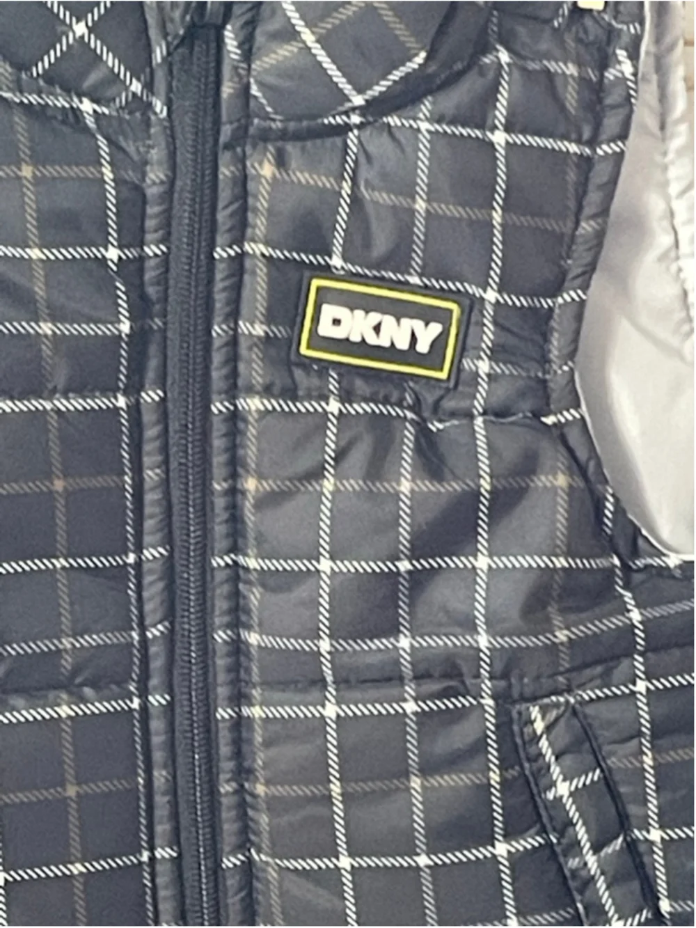 Boys DKNY Plaid Puffer Vest 2T Black White NWT